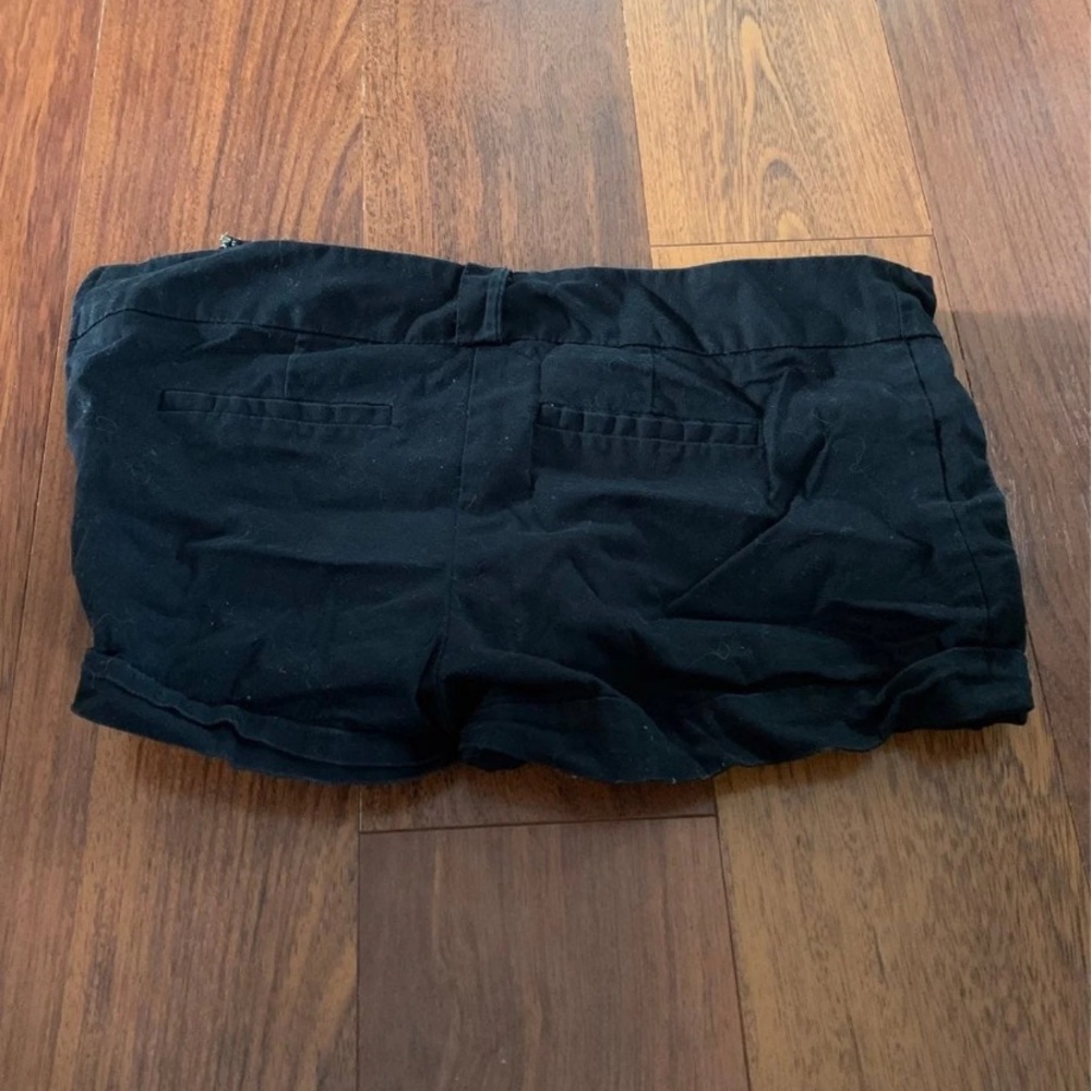Shorts - Picture 3 of 3